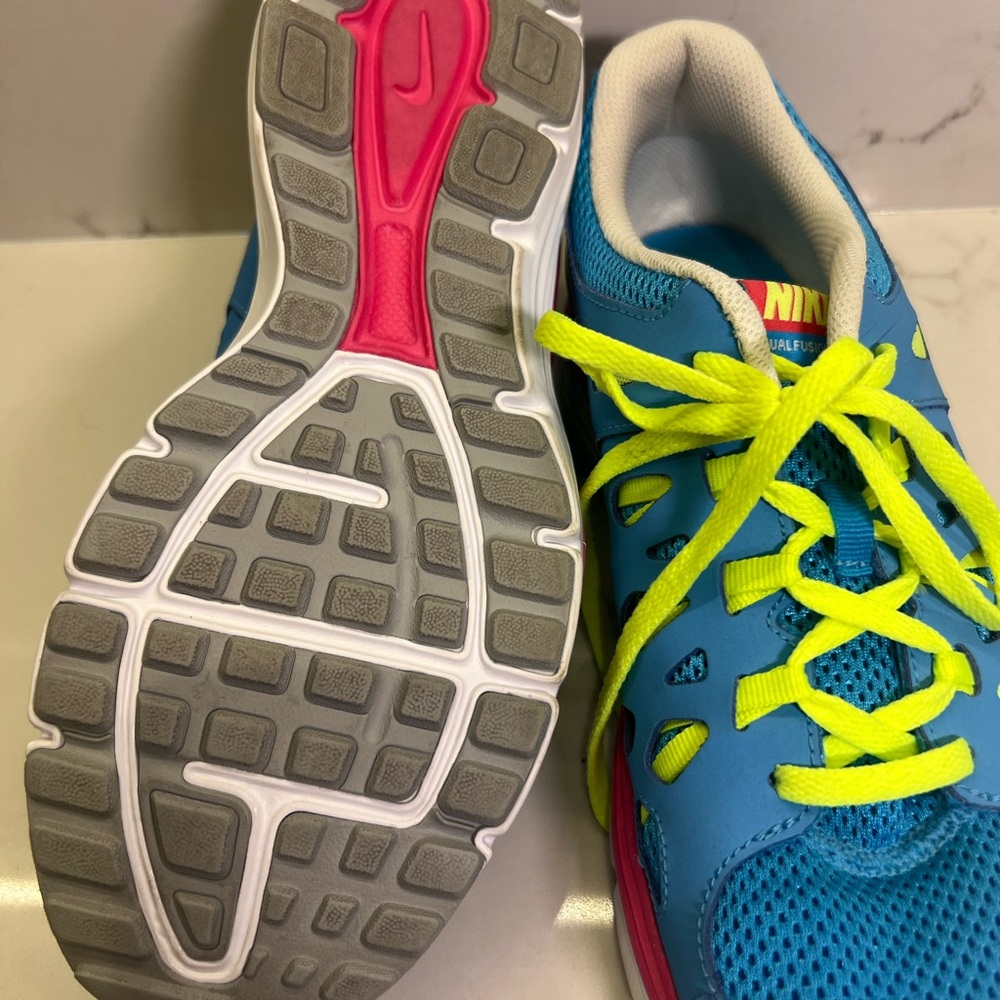 Nike dual fusion running shoes - size 7 - Picture 5 of 5